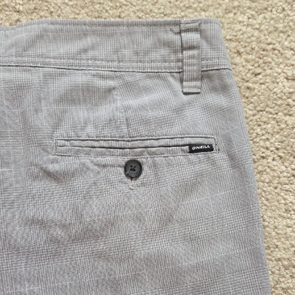 O'Neill Men's Gray Flat-Front Shorts - Picture 3 of 10
